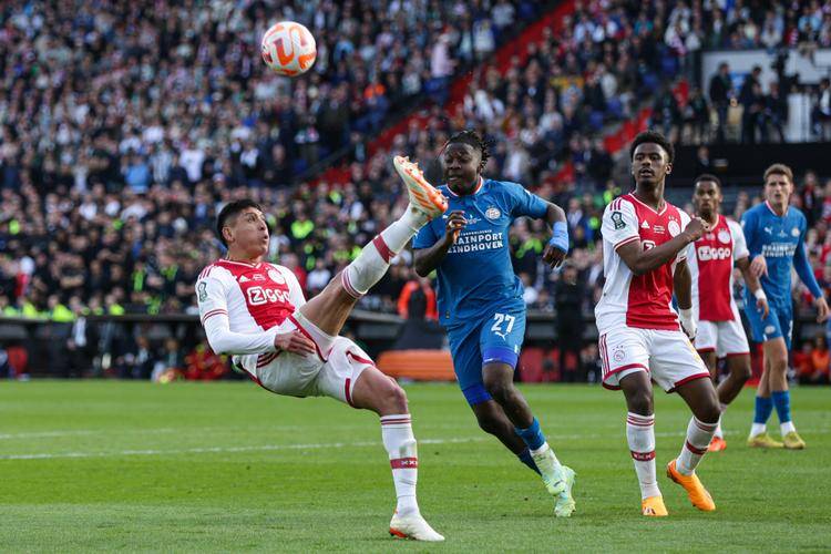 棋牌-转折点！埃因霍温防线松动，NBA总决赛今夜攻防权衡，悬念犹存，控场能力受关注(NBA防守三秒)  第1张